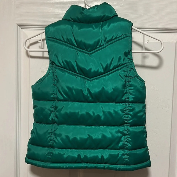 Old Navy Girls Green Puffer Vest.  Size Small - Picture 4 of 10